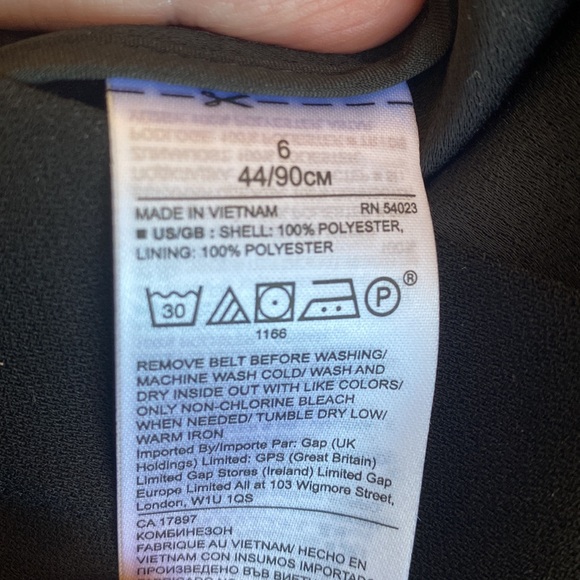 Banana Republic size 6 crepe V Neck wide leg cropper jumpsuit.  Black - Picture 10 of 10